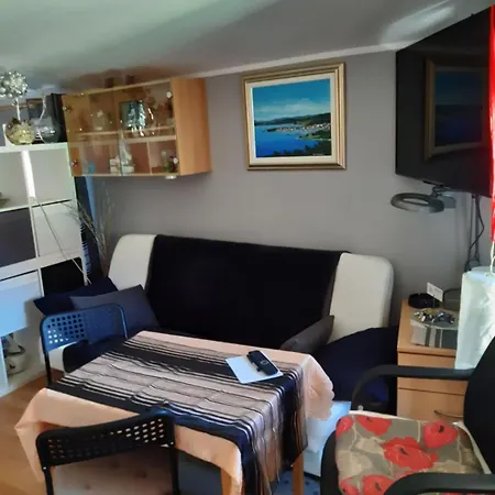 North To South Apartment *