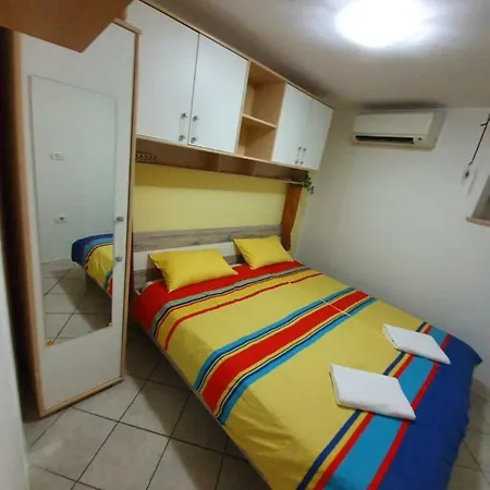 North To South Apartment *
